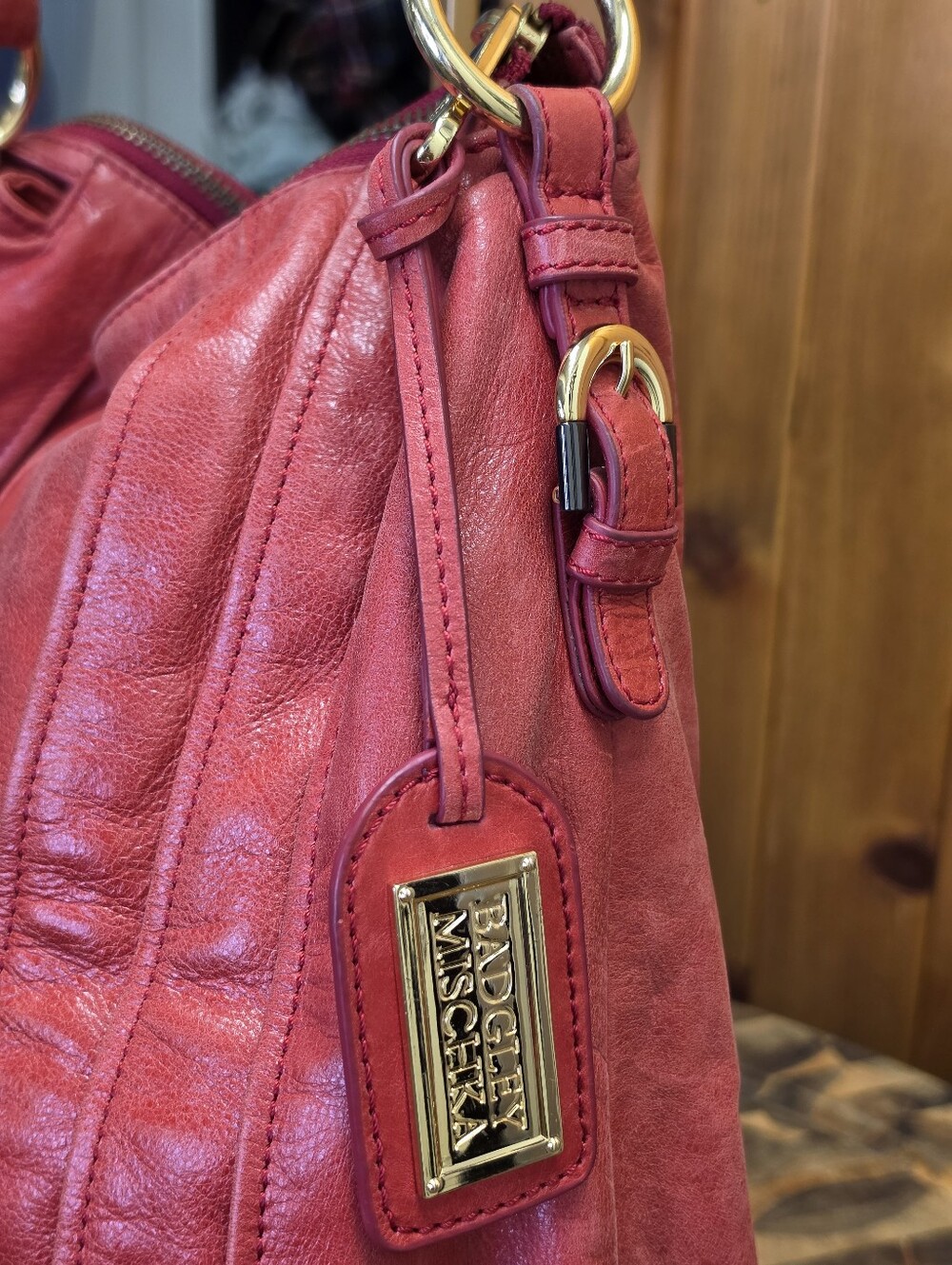 Badgley Mischka Women's Red Leather Shoulder Bag - Picture 2 of 11
